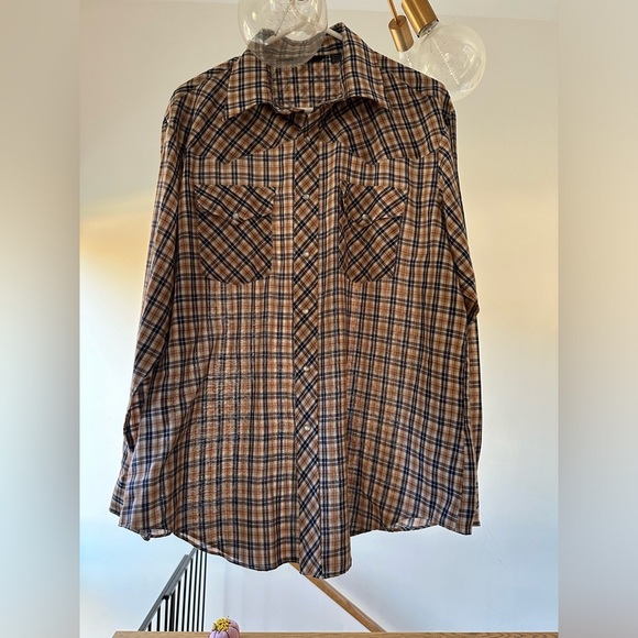 jcpenney Other - Lightweight plaid layering shirt with pearl buttons EUC